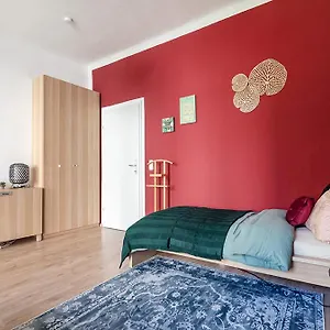  Apartamento Colorful Facing Courtyard Austria
